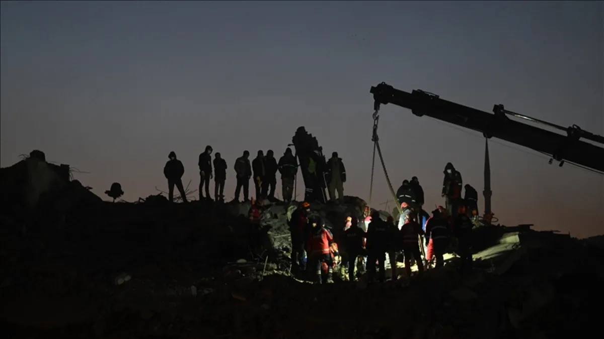 TFF ve spor kulüpleri, 6 Şubat depremlerinde hayatını kaybedenleri andı TFF ve spor kulüpleri, 6 Şubat depremlerinde hayatını kaybedenleri andı
