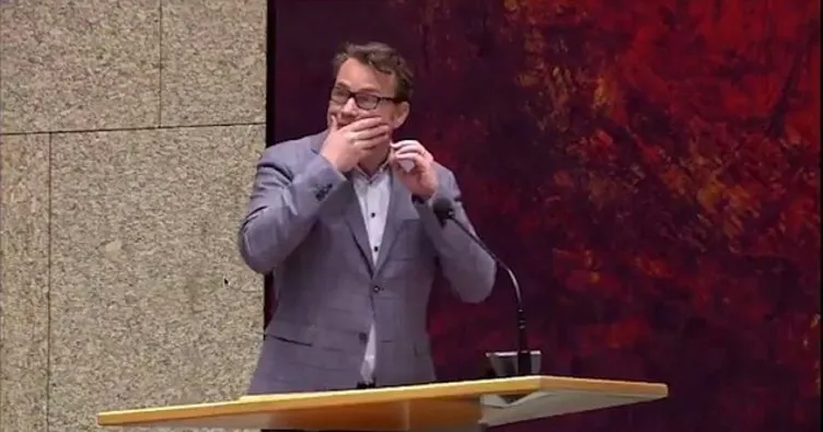 Hollanda Parlamentosu’nda panik: Locadan atladı