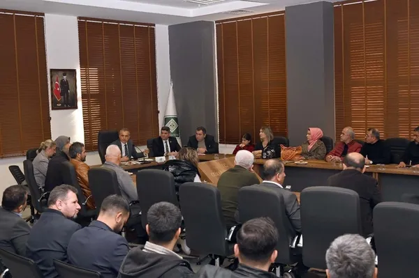 depremzede-esnaflar-dukkanlarini-kura-cekimi-ile-belirledi-1732620625971.jpg