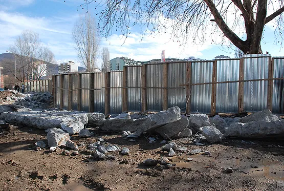 Mitrovica'yı ikiye ayıran duvar yıkıldı - 1