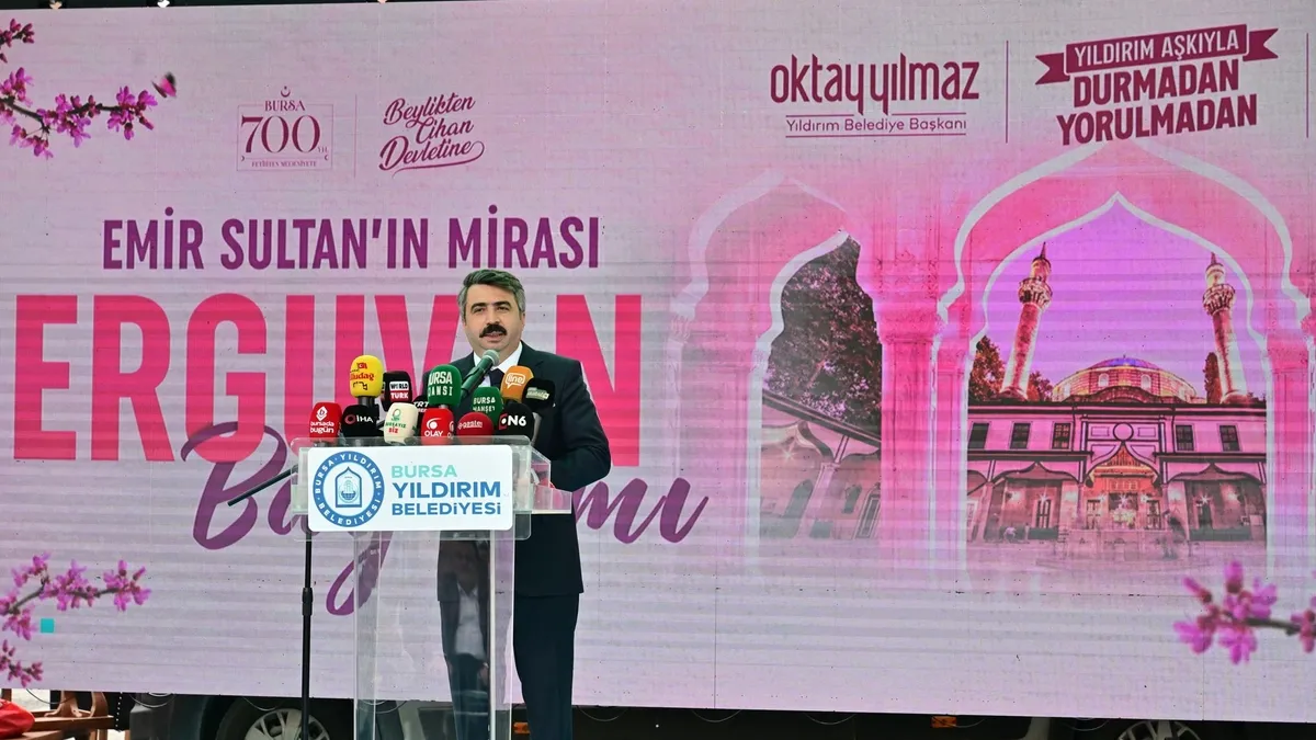 Yıldırım’da üç gün süren Erguvan Bayramı manevi değerleri vatandaşlarla buluşturdu Yıldırım’da üç gün süren Erguvan Bayramı manevi değerleri vatandaşlarla buluşturdu