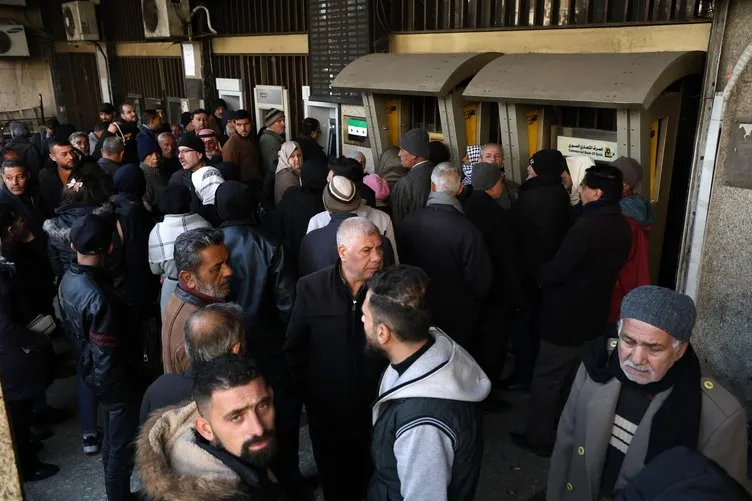 SON DAKİKA… Suriye’de 10 gün sonra bankalar açıldı! Halk para bulamadı: 5 liramız bile kalmamış!