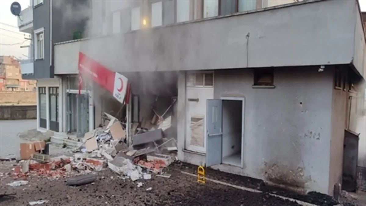 Bursa'da panik 4 katlı otelin kazan dairesi patladı