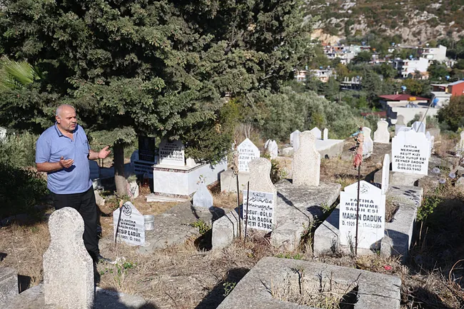 herkesin-soyadi-ayni-2-bin-nufuslu-daduk-koyunde-soke-eden-gercek-mezarlikta-bile-1760258236818.jpeg Herkesin soyadı aynı! 2 bin nüfuslu Dadük köyünde şoke eden gerçek!