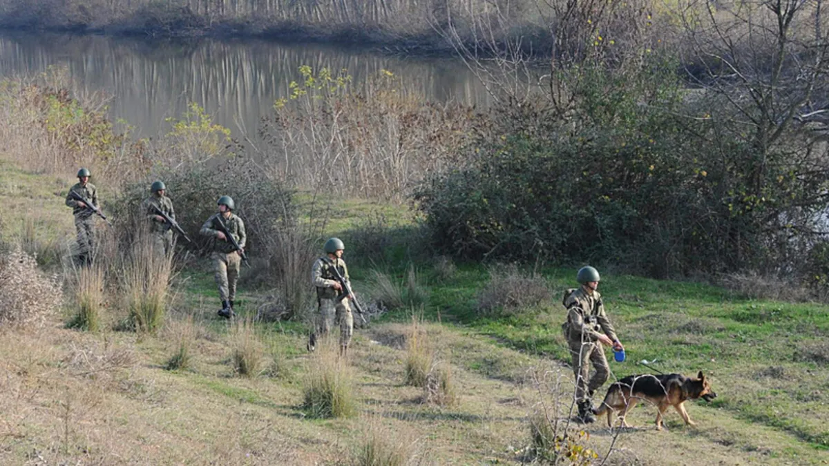 Edirne’de firari terör örgütü üyesi kıskıvrak yakalandı! Edirne’de firari terör örgütü üyesi kıskıvrak yakalandı!