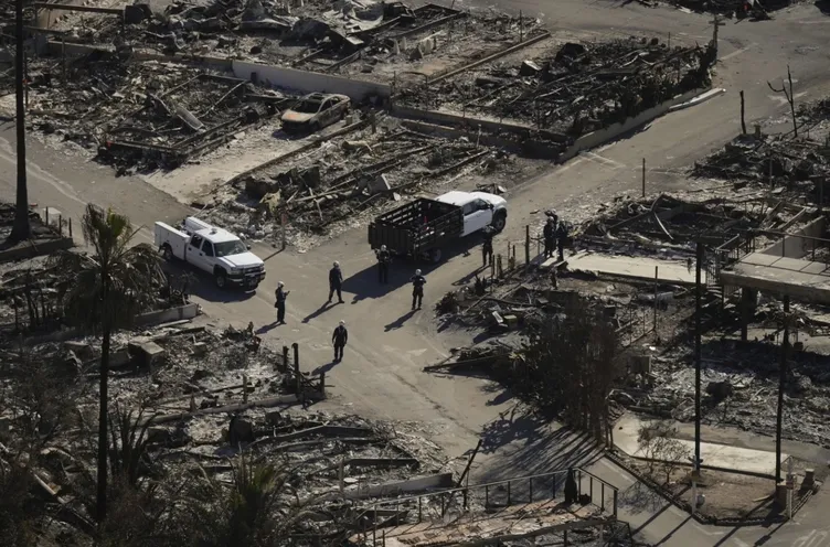 Yangınların ardından kaos başladı: Los Angeles’ta yağma korkusu! ABD’de ev sahipleri silahla devriye geziyor