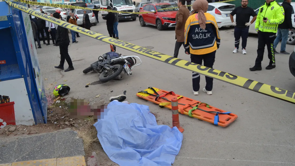 Aksaray’da acı kaza: Motosiklet ile otomobil birbirine girdi! Liseli Hasan öldü Aksaray’da acı kaza: Motosiklet ile otomobil birbirine girdi! Liseli Hasan öldü