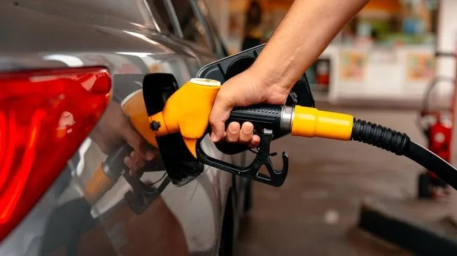 akaryakit-fiyatlari-degisiyor-mazot-fiyati-icin-zam-geliyor-benzin-ve-motorin-fiyatlari-ne-kadar-olacak-1660476798969.jpg
