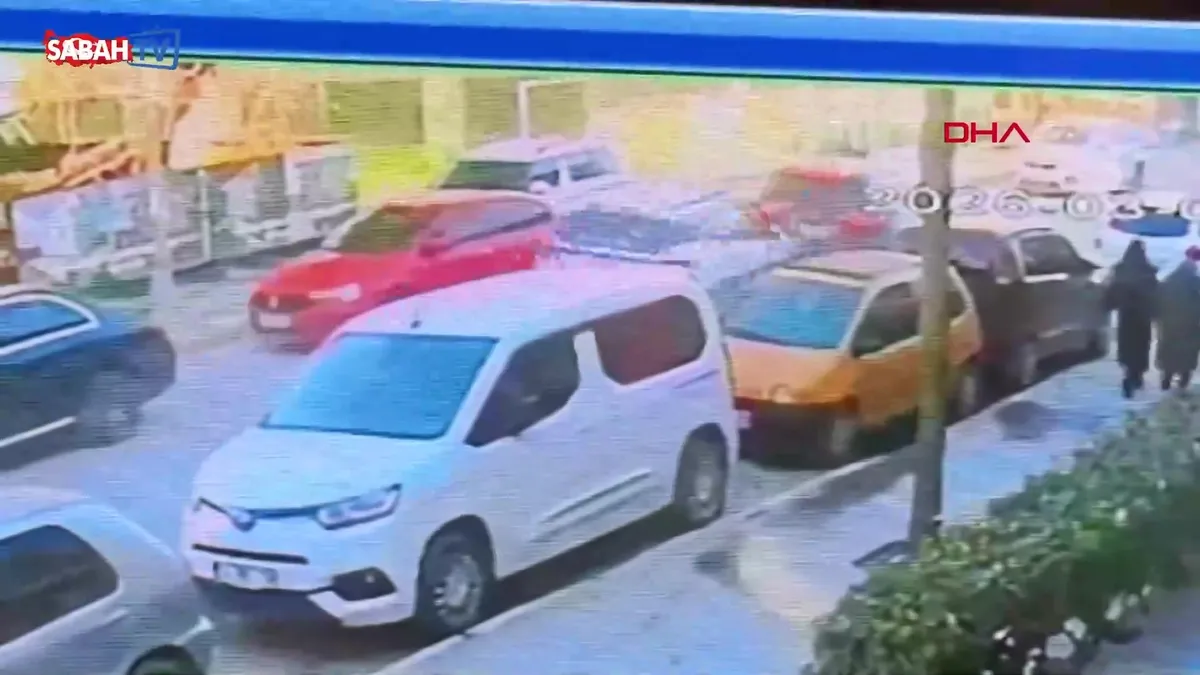 Avcılar’da motosikletli 2 kişiyi takip eden polis kaza yaptı; şüpheliler yakalandı | Video videosunu izle Avcılar’da motosikletli 2 kişiyi takip eden polis kaza yaptı; şüpheliler yakalandı | Video videosunu izle