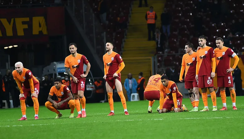 galatasaray-kabusu-yasiyor-en-kotu-sezon-1642412109731.jpg
