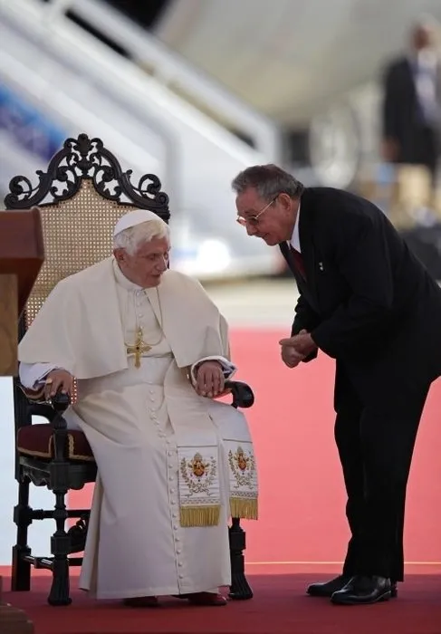 Papa Küba’yı ziyaret etti