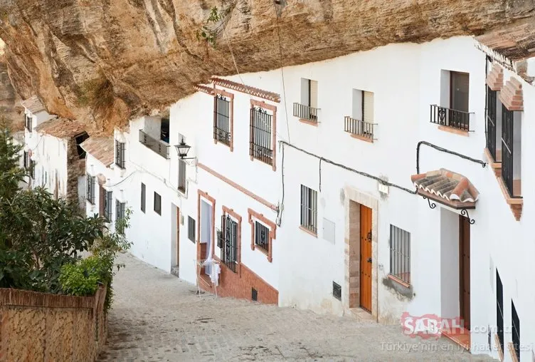 Kayalıkların altında bir kasaba: Setenil de las Bodegas