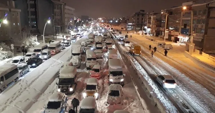 İstanbullu vatandaşlar karda mahsur kaldı, CHP’li isim onlarla dalga geçti: Kar eğlenceye döndü