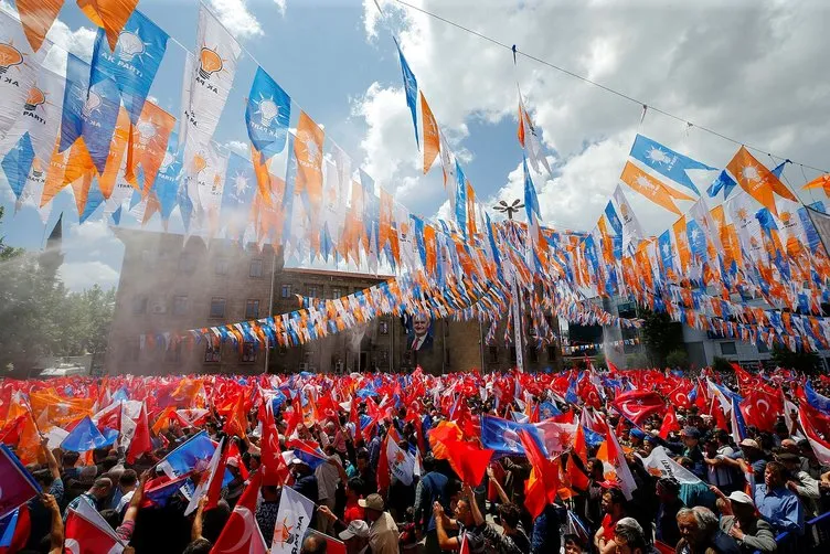 Vatandaşlar Cumhurbaşkanı Erdoğan'ı Isparta'da coşkuyla karşıladı