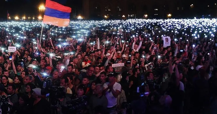 Ermenistan’da Paşinyan destekçileri parlamentoyu kapattı