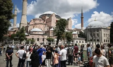 Türkiye’ye 800 milyon turist beklentisi