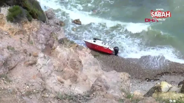 İstanbul Riva'da kayalıklara çarpan teknede mahsur kalanlar kurtarıldı | Video