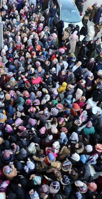 Son dakika: Erzurum'da ilginç görüntüler! İndirim izdihama neden oldu