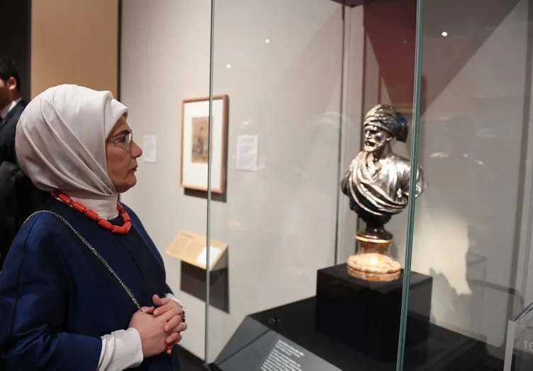 Emine Erdoğan, British Museum’da sergileri gezdi