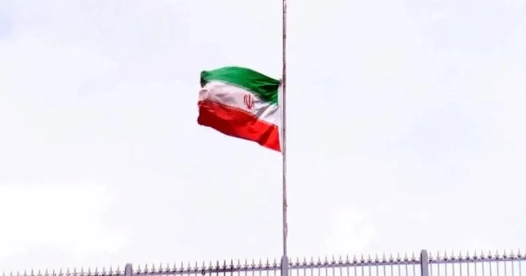 İran Cumhurbaşkanı ve heyeti için İstanbul Başkonsolosluğu’nda bayraklar yarıya indi