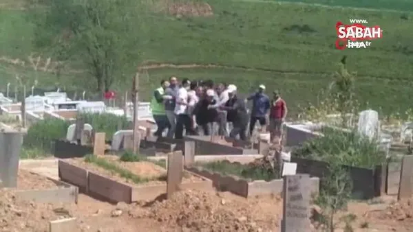 İşçiler mezarlıkta birbirine girdi: O anlar kamerada | Video