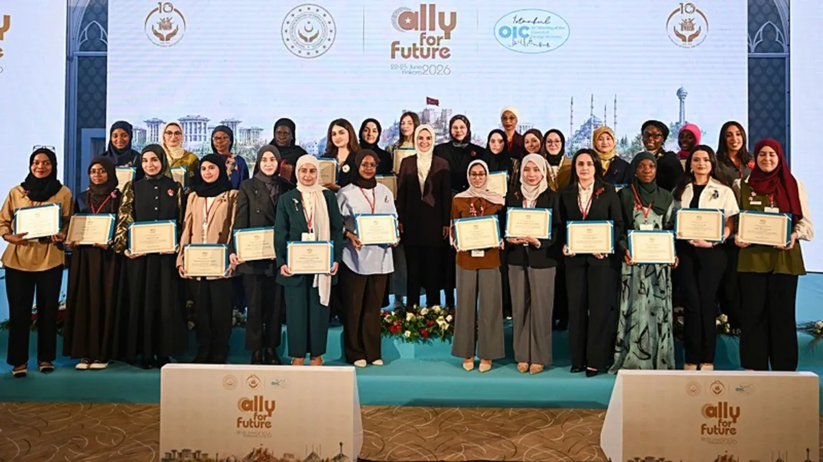 ‘Köklerimizden kopmamalıyız’