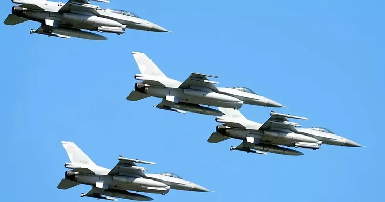 Polonya’da hava gösterisinde korkunç kaza: F-16 savaş uçağı alevler içinde kaldı