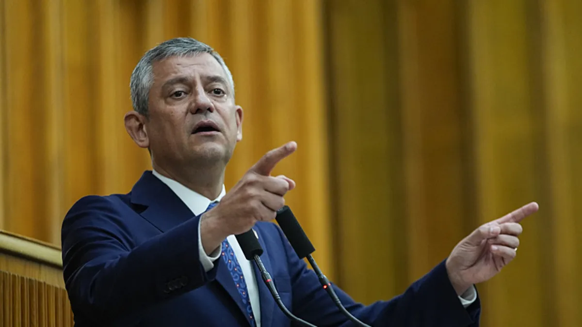 CHP parti binası önünde çekilmiş genel plan fotoğraf