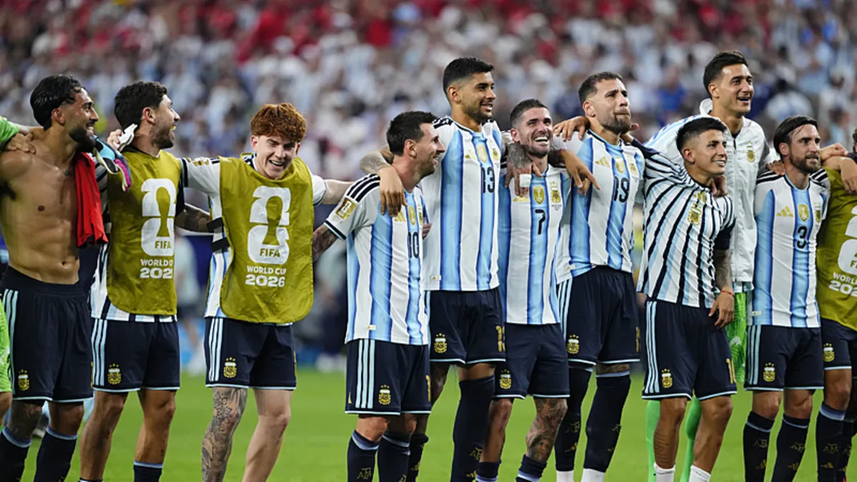 2026 FIFA Dünya Kupası logosu ve futbol sahası görüntüsü