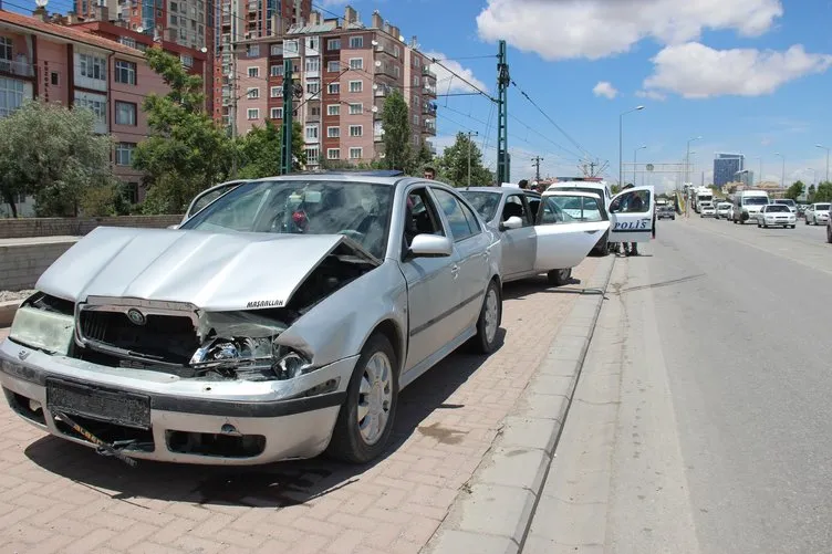 Zincirleme kaza: 13 araç birbirine girdi