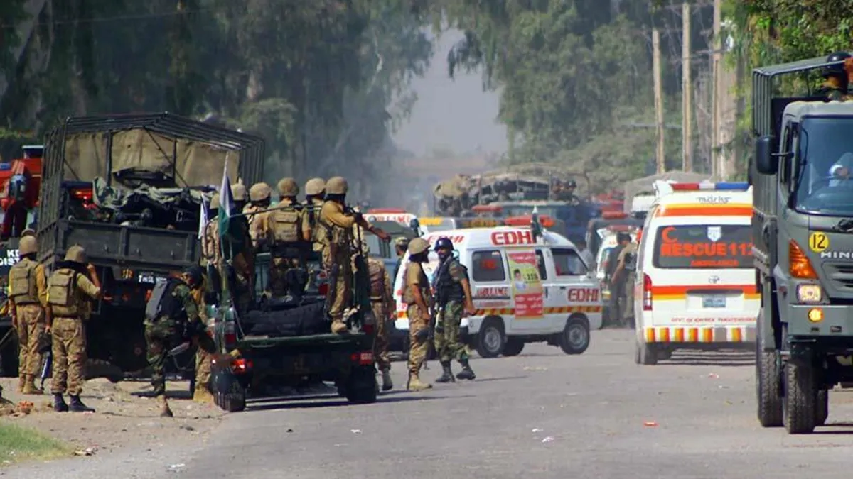 Pakistan’da polise bombalı saldırı: 7 ölü, 18 yaralı Pakistan’da polise bombalı saldırı: 7 ölü, 18 yaralı
