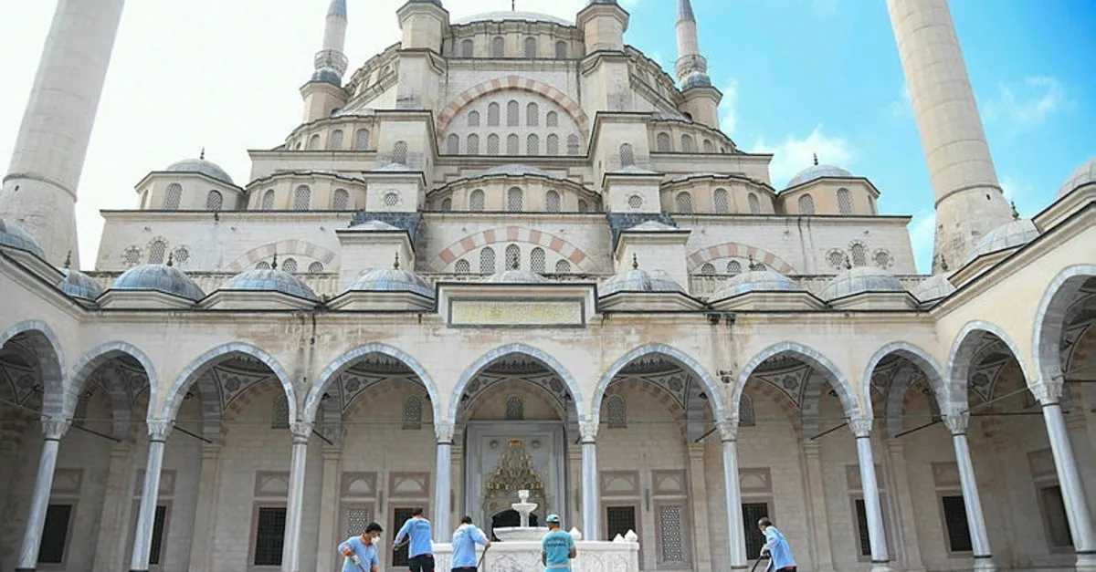 camilerde cuma namazi nasil kilinacak