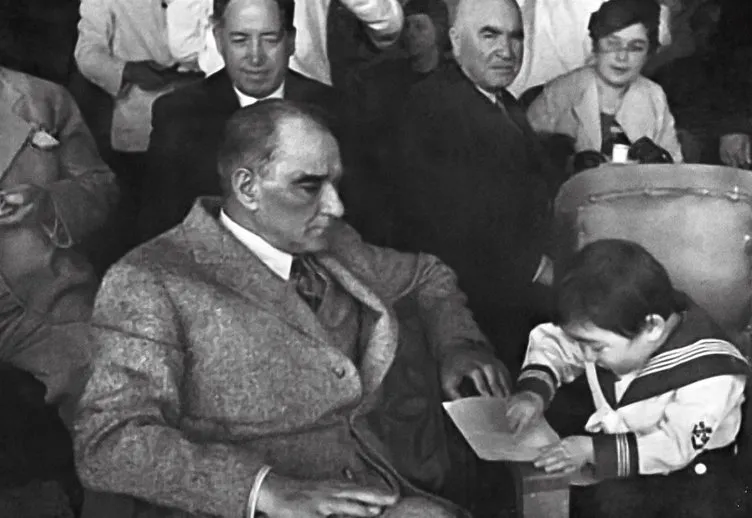 Atatürk’ün öğretmenler için sözleri!  24 Kasım öğretmenler gününe özel anlam dolu Mustafa Kemal Atatürk’ün söylediği sözler...