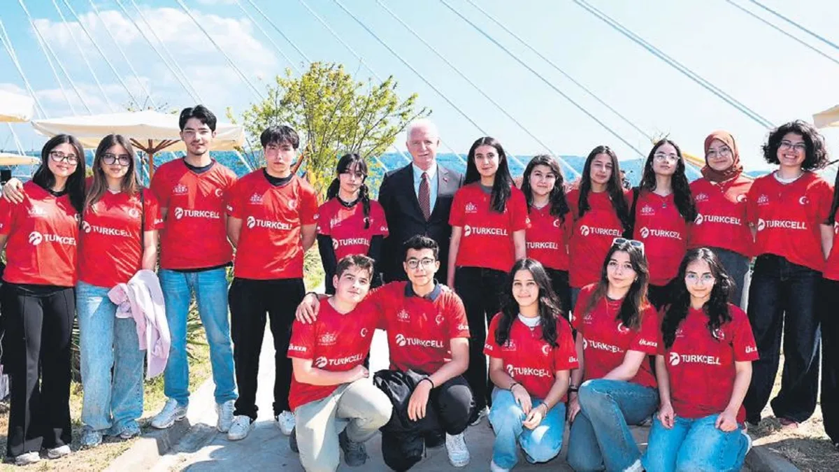 Türkiye Yüzyılı çocukları yan yana