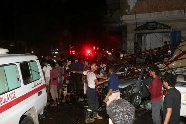 Haberler: Yemen&#39;de Aden Havalimanı yakınlarında bomba yüklü araç patladı: 12  ölü, 43 yaralı - Son Dakika Haberler