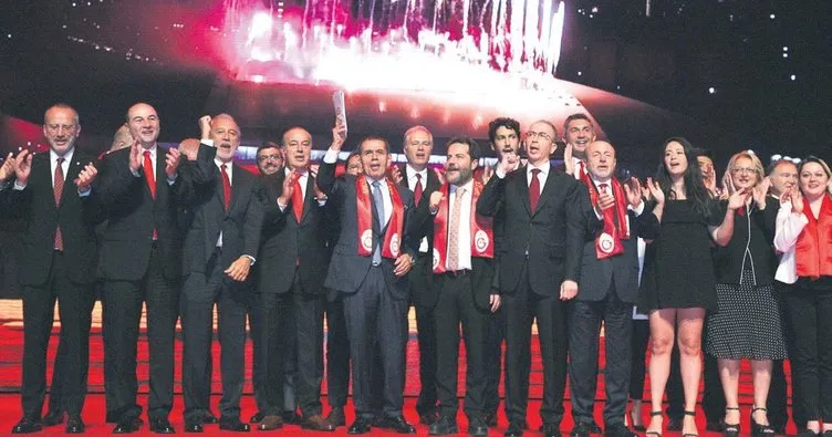 Başkan adayı Dursun Özbek, tanıtım toplantısında hedeflerini açıkladı: 2023’te kupaları toplayacağız!