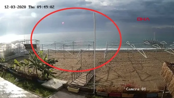 Antalya deniz üzerinde görünen esrarengiz uçan cisim kamerada | Video