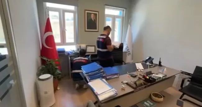 son-dakika-cesme-belediyesinde-rusvet-konusmalari-desifre-oldu-11-supheli-hakkinda-tutuklama-talebi-bir-havuz-1791554403862.jpg