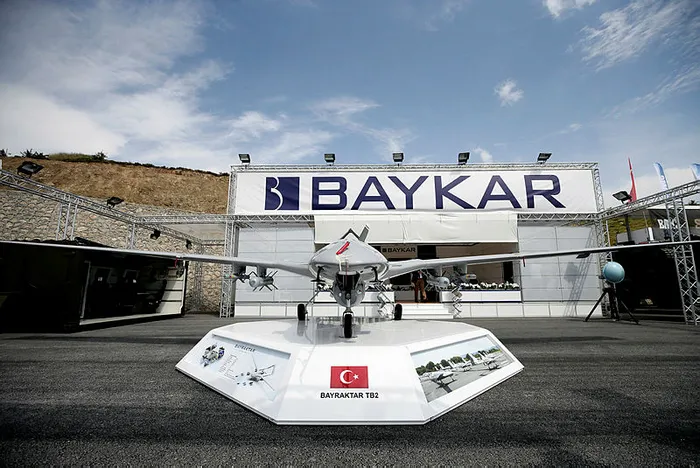 tarihi-fotograf-ortaya-cikti-bayraktar-kardesler-2009-yilinda-erdogana-ihalari-boyle-anlatmis-1674549306210.jpg Tarihi fotoğraf ortaya çıktı! Bayraktar kardeşler, 2009 yılında Erdoğan'a İHA'ları böyle anlatmış