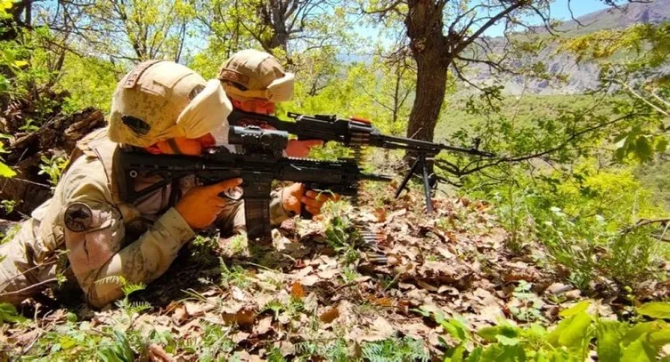 Özel birlikler sınırda! Hem havada hem karada askeri hareketlilik