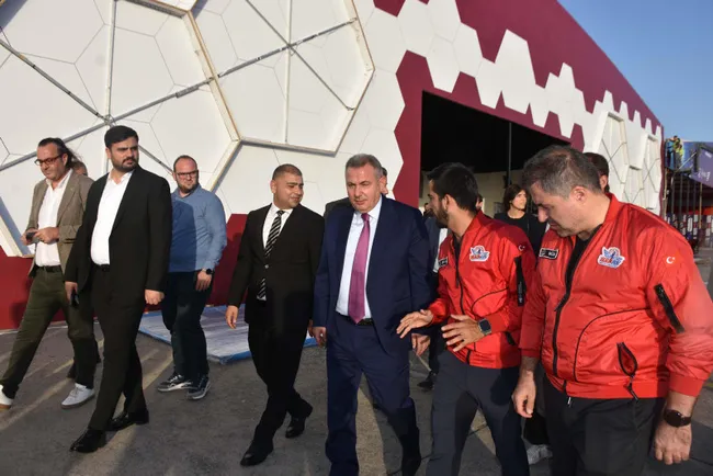 izmir-teknofeste-hazirlaniyor-elon-musk-da-davet-edildi-1695453943404.jpg