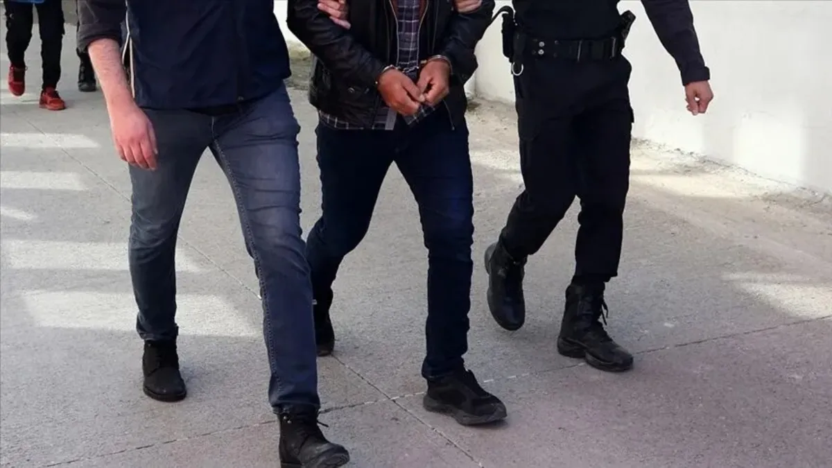 İstanbul’da ‘yeni nesil’ suç örgütüne operasyon! O mesajlar ortaya çıktı: Hem de iki kez sıktı İstanbul’da ‘yeni nesil’ suç örgütüne operasyon! O mesajlar ortaya çıktı: Hem de iki kez sıktı