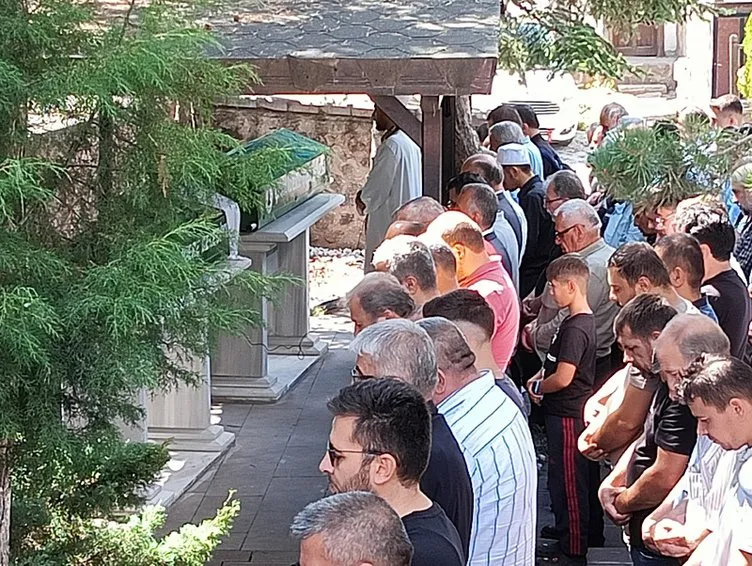 Saygısızlık yapan öğrencisine sahip çıkıp affetmişti: Eyüp Öğretmen yaşam savaşını kaybetti!