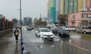 İzmir’de şiddetli yağış sele neden oldu: Bazı evleri su bastı