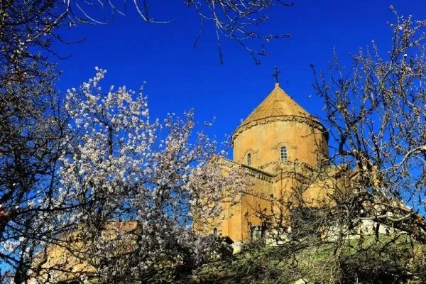Akdamar Adası'nın doyumsuz bahar manzarası