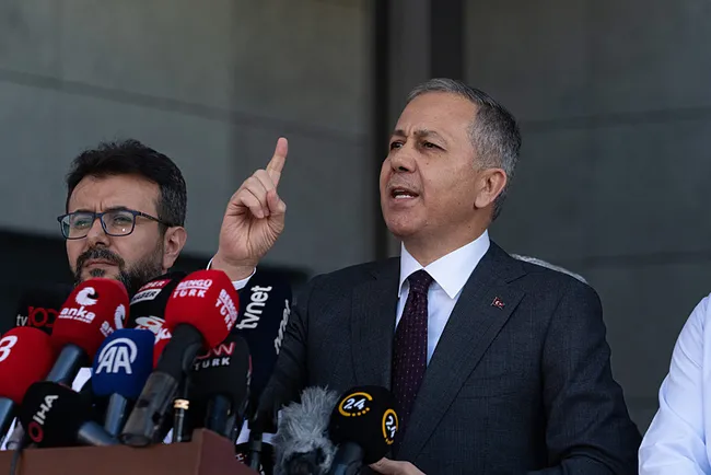 icisleri-bakani-ali-yerlikaya-terorun-siyaseti-olmaz-sadece-mucadele-ediyoruz-1730452880016.jpeg İçişleri Bakanı Ali Yerlikaya: Terörün siyaseti olmaz, sadece mücadele ediyoruz