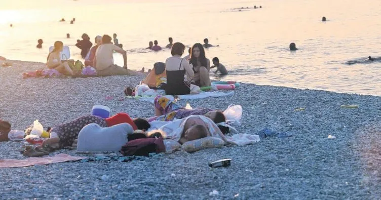 Antalyalılar sahilde sabahladı Adana’da sıcaklık rekoru kırıldı