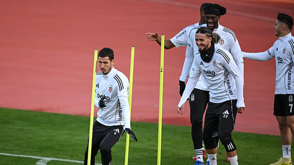 Beşiktaş’ta Salih Uçan’dan gençlere jest!