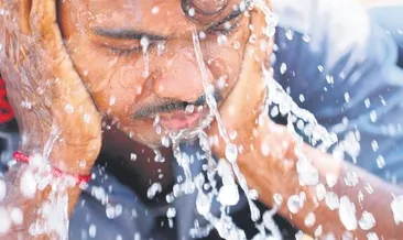 Hindistan kavruluyor: 81 ölü