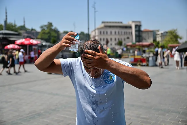 son-dakika-meteorolojiden-yeni-hava-durumu-uyarisi-istanbul-dahil-20-il-icin-saganak-alarmi-verildi-sicaklikla-1754461652190.jpeg SON DAKİKA… Meteoroloji’den hava durumu uyarısı! İstanbul için saat verildi: Fırtına ve gök gürültülü sağanak geliyor!